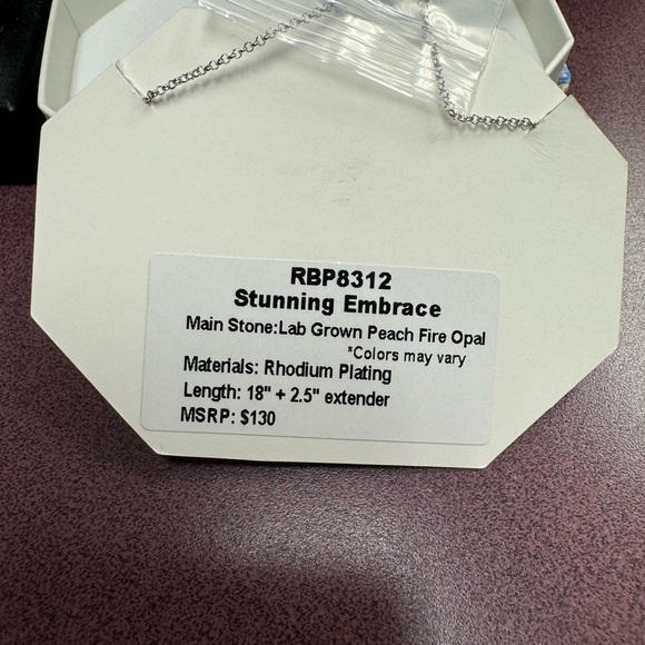 Stunning Embrace, October 2024 Collection - Picture 3 of 3